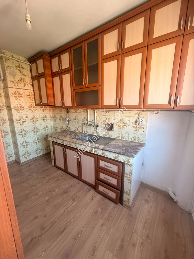 EMİRBEYAZIT MAHALLESİ’NDE ANA CADDE ÜZERİNDE KİRALIK 2+1 DAİRE
