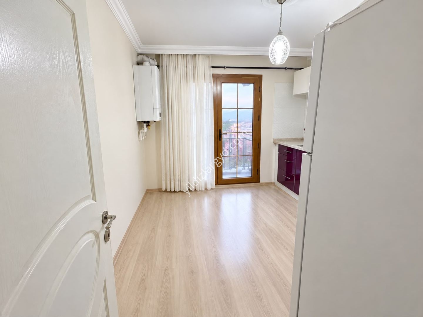 KARŞIYAKA MAHALLESİ’NDE MANZARALI KİRALIK 2+1 DAİRE