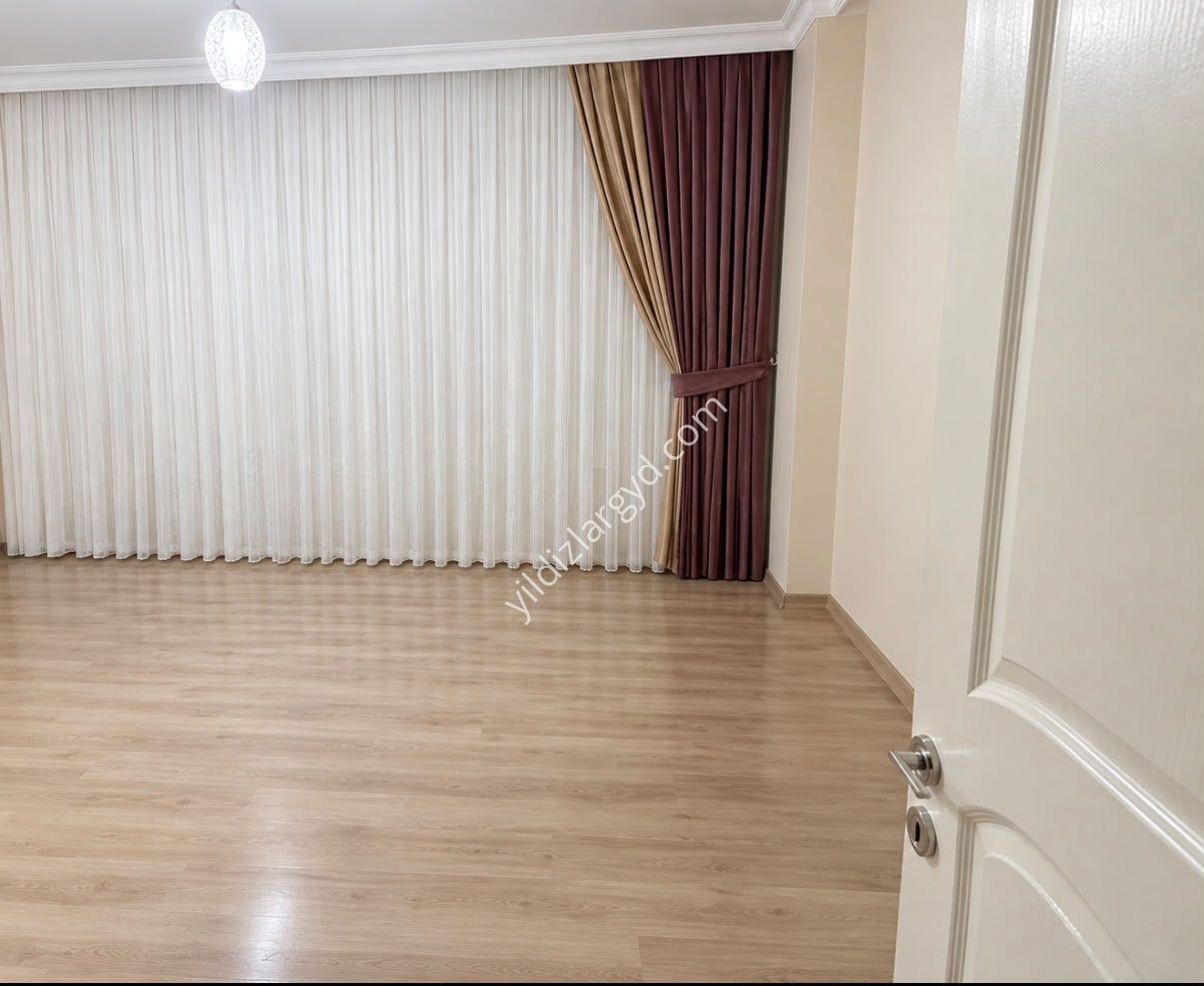 KARŞIYAKA MAHALLESİ’NDE MANZARALI KİRALIK 2+1 DAİRE