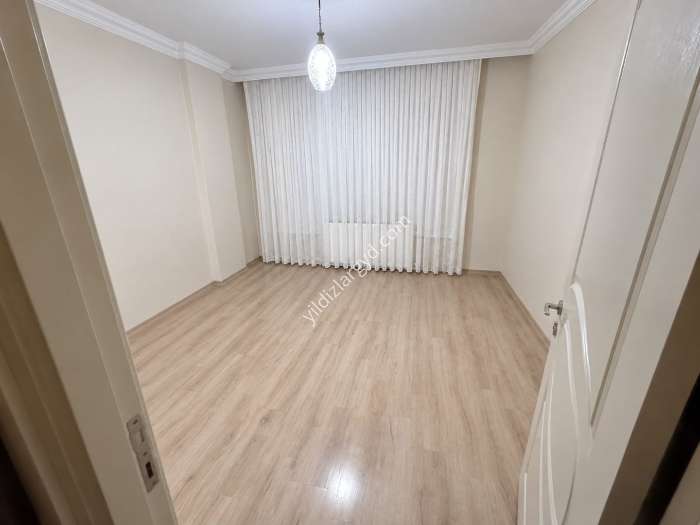 KARŞIYAKA MAHALLESİ’NDE MANZARALI KİRALIK 2+1 DAİRE