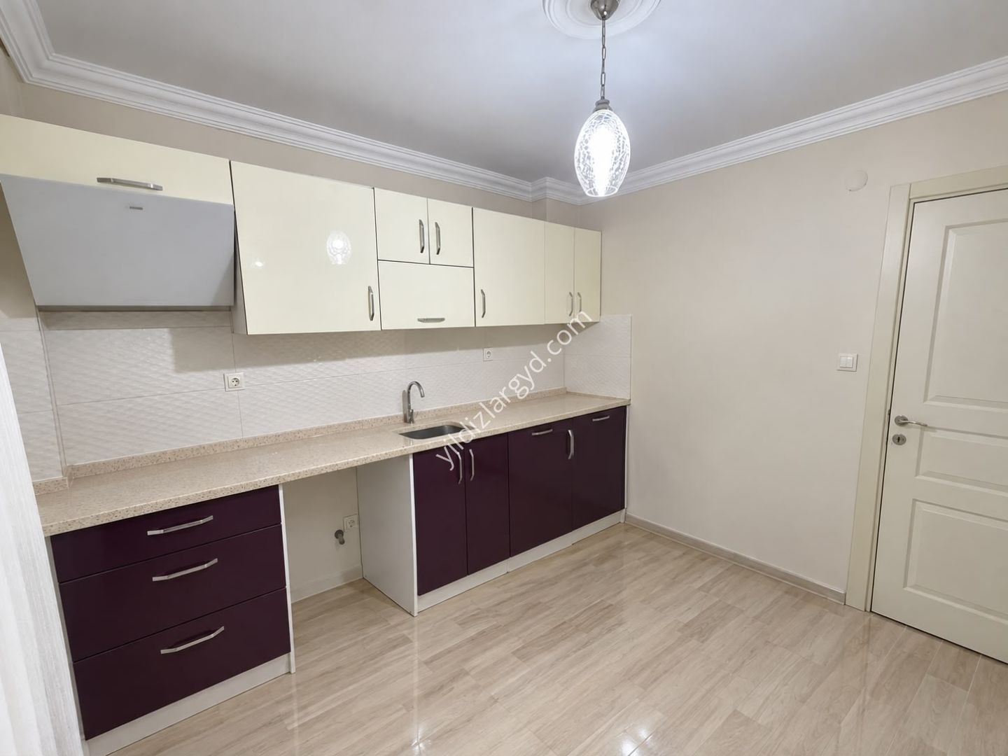 KARŞIYAKA MAHALLESİ’NDE MANZARALI KİRALIK 2+1 DAİRE