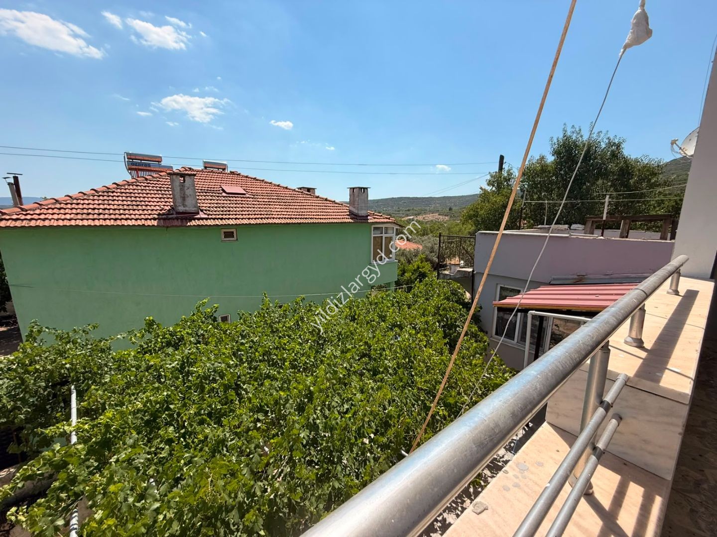 MUĞLA AKKAYA 'DA 2+1 KİRALIK ARA KAT • MÜSTAKİL GİRİŞ • BAHÇELİ • OTOPARK ALANI