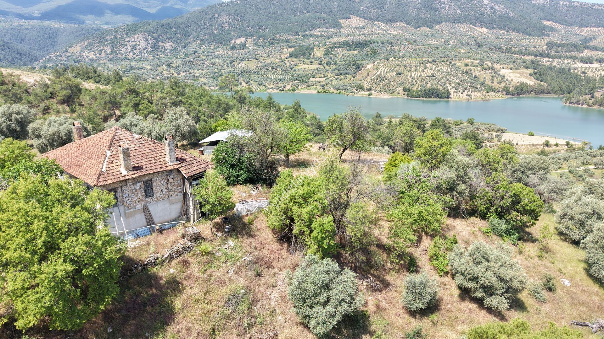 AYDIN BOZDOĞAN KEMER BARAJI MANZARALI 2 KATLI EV VE ÇOK GENİŞ ARAZİ