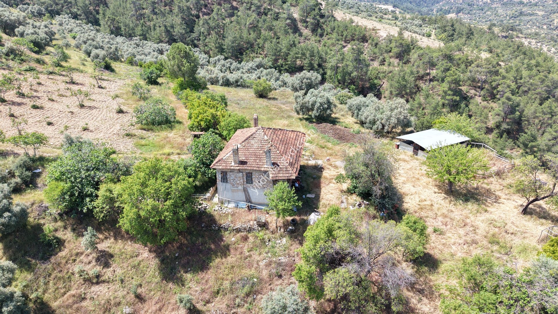 AYDIN BOZDOĞAN KEMER BARAJI MANZARALI GENİŞ TARLA VE KARGİR EV