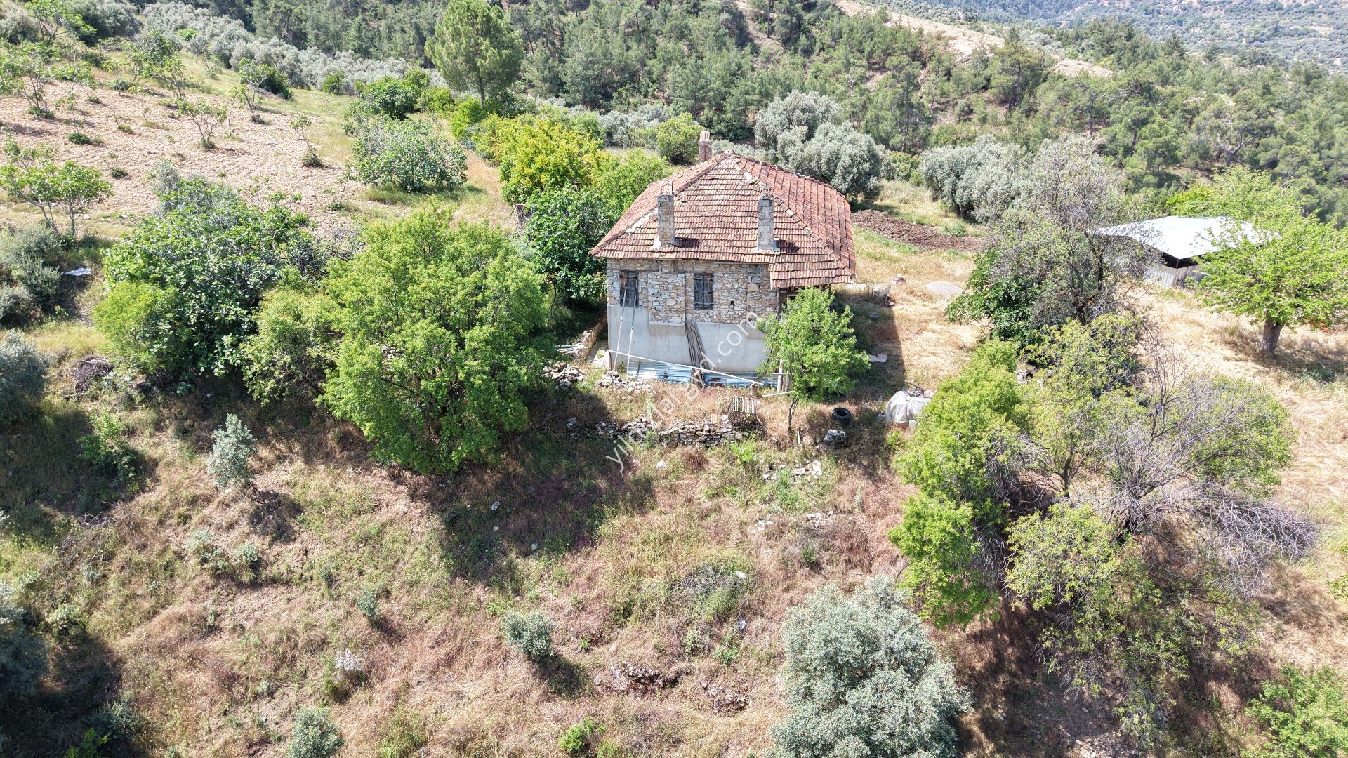 AYDIN BOZDOĞAN KEMER BARAJI MANZARALI GENİŞ TARLA VE KARGİR EV